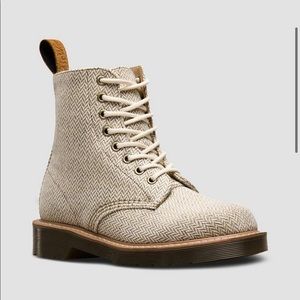 Dr Martens page London cloth